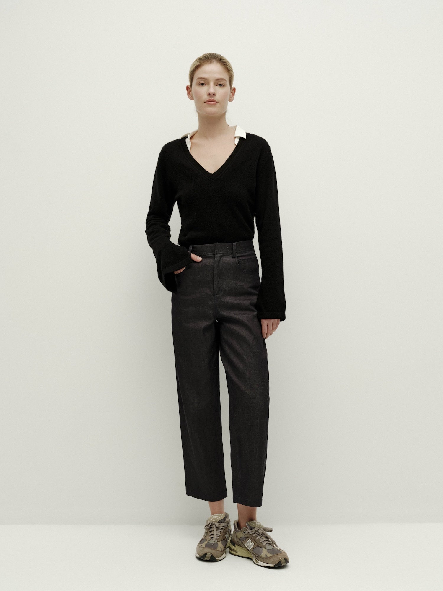 V넥 니트 긴팔-블랙