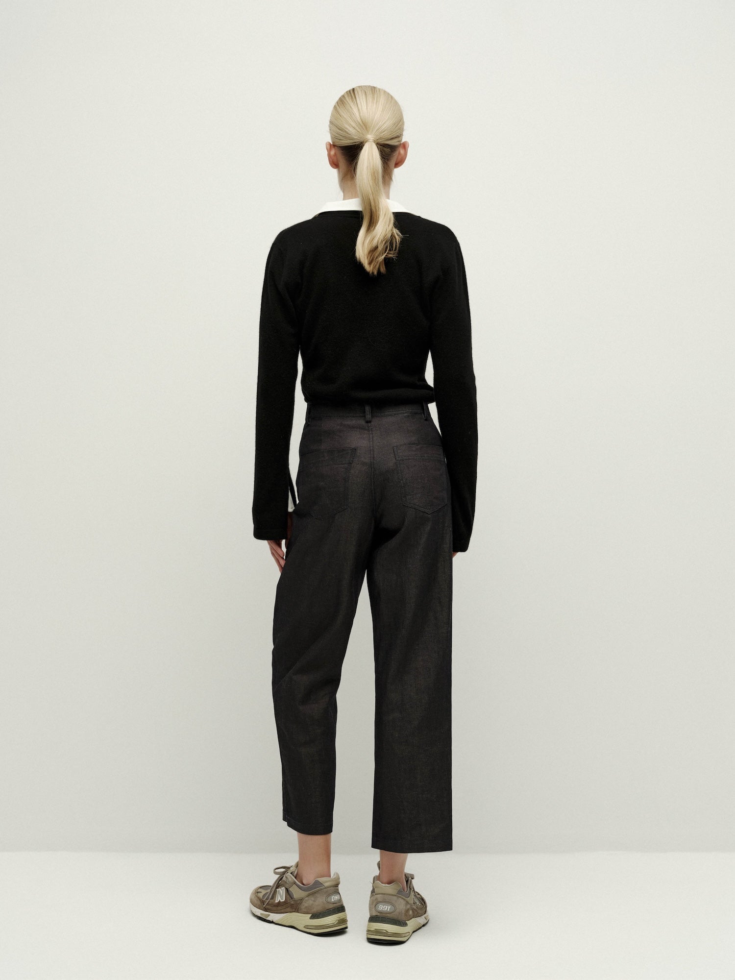 V넥 니트 긴팔-블랙