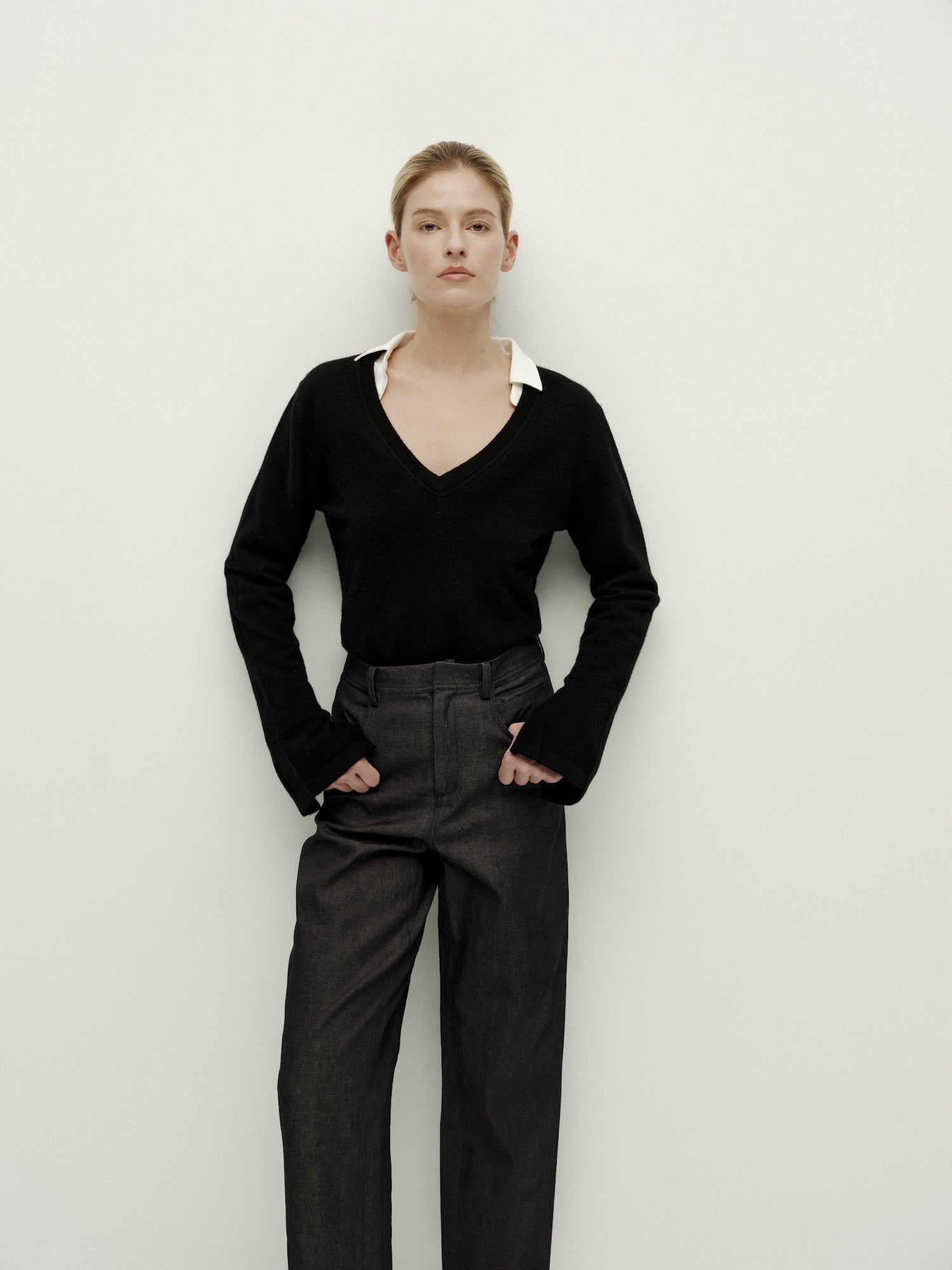 V넥 니트 긴팔-블랙