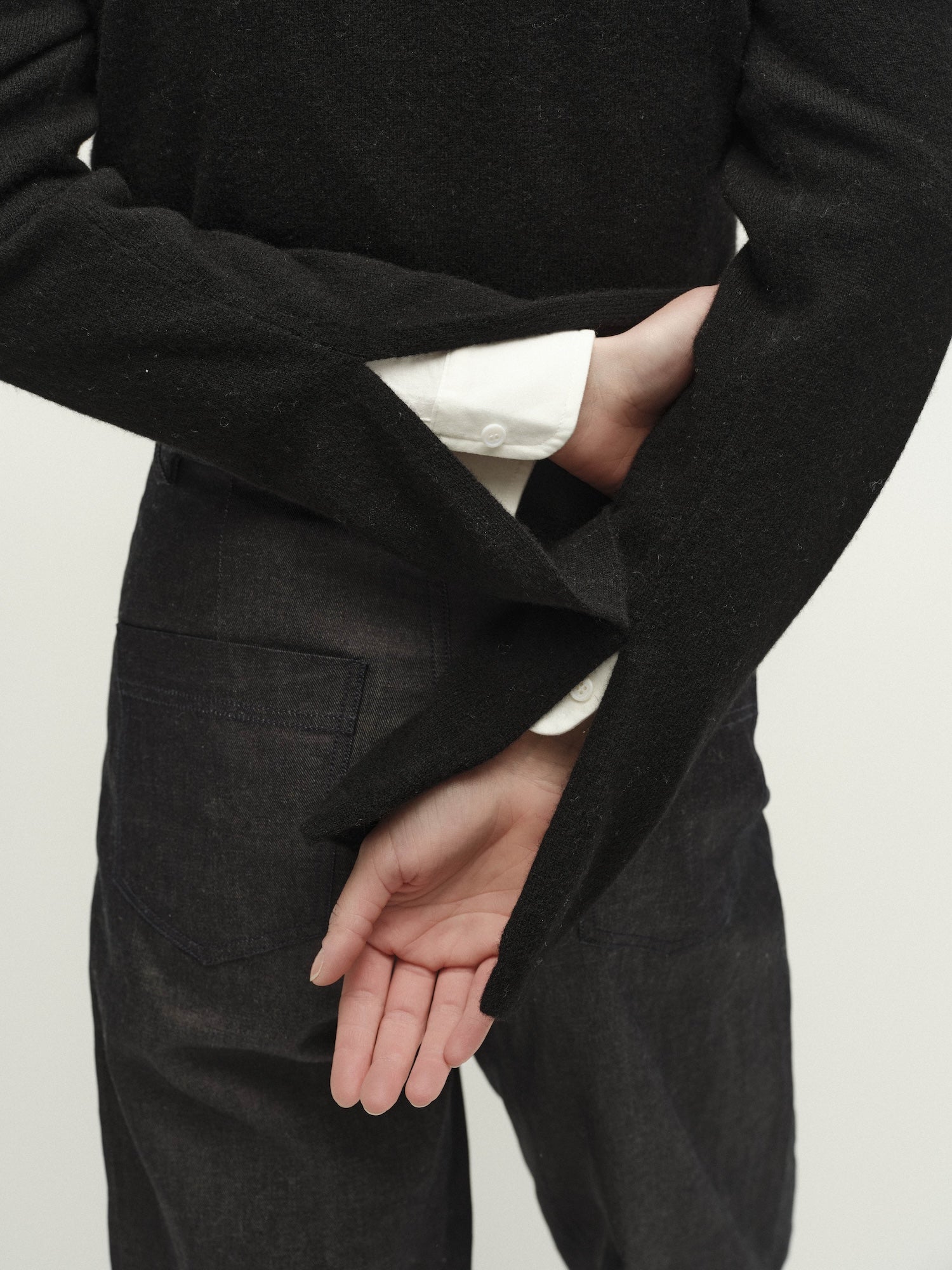 V넥 니트 긴팔-블랙