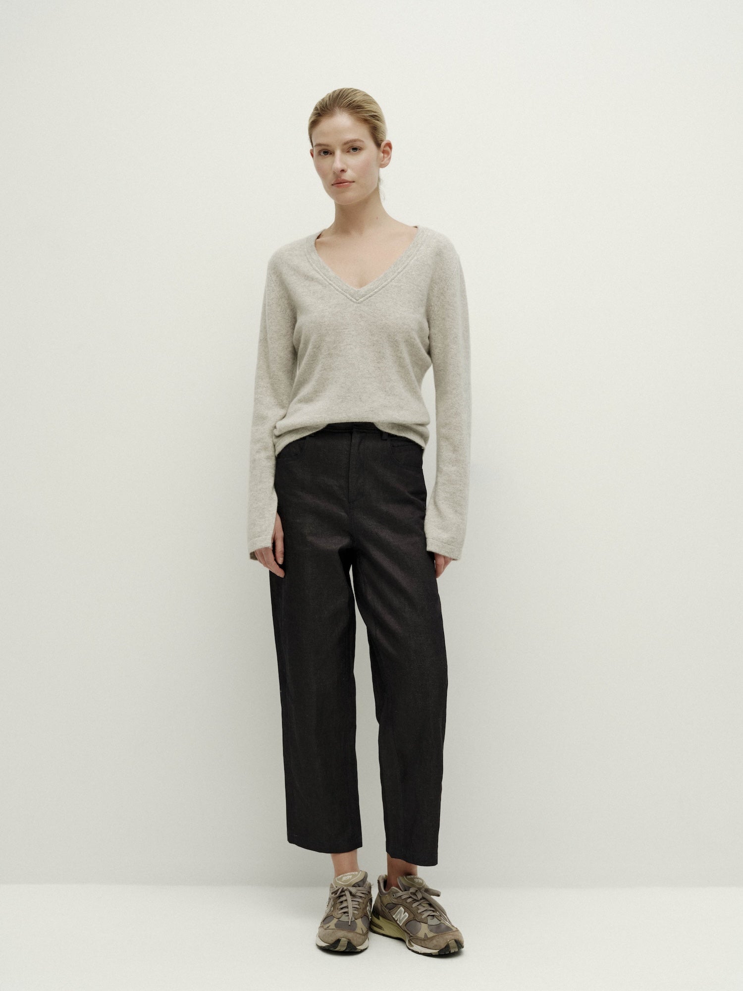 V넥 니트 긴팔 - 따뜻한 회색