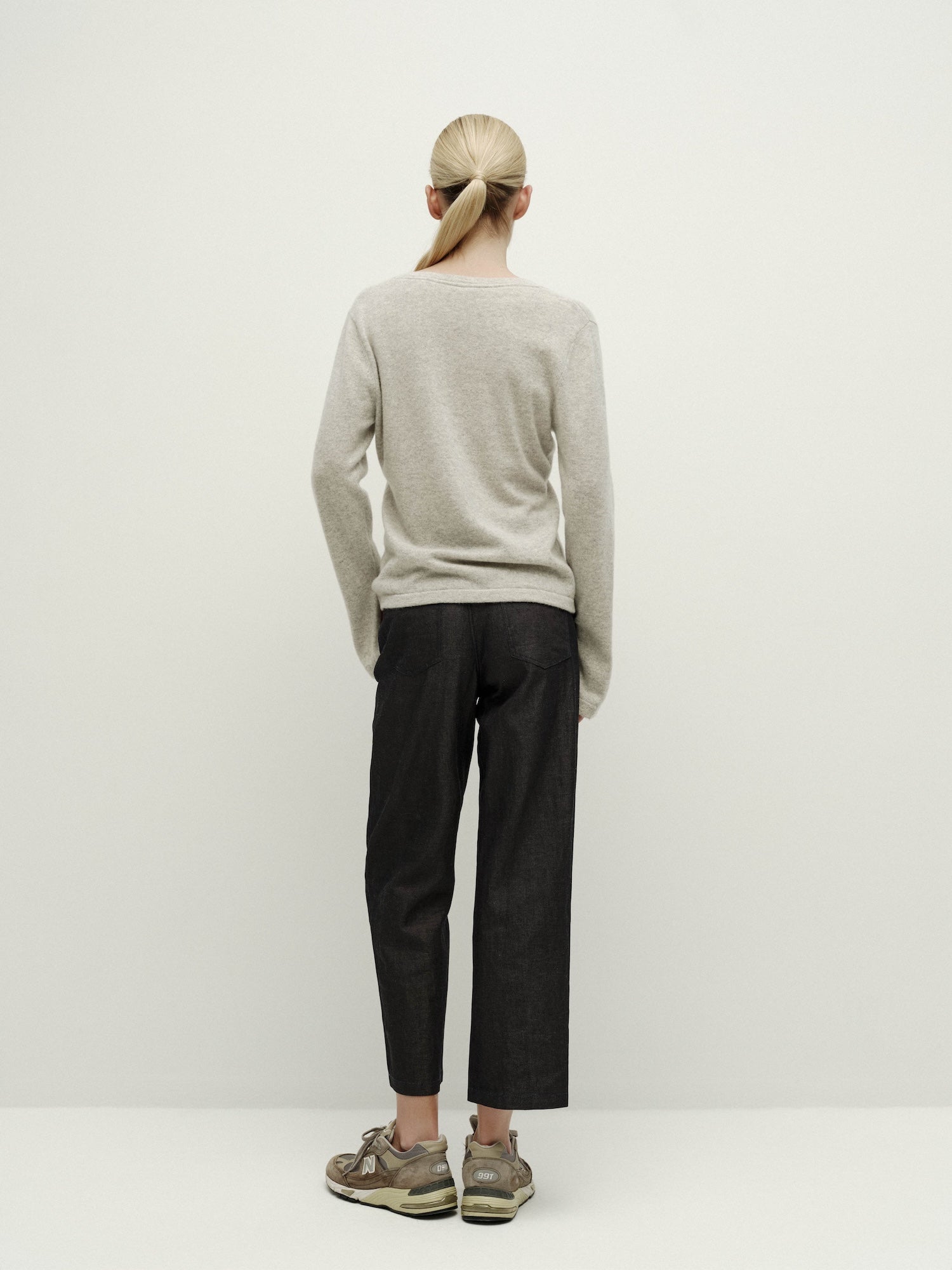 V넥 니트 긴팔 - 따뜻한 회색